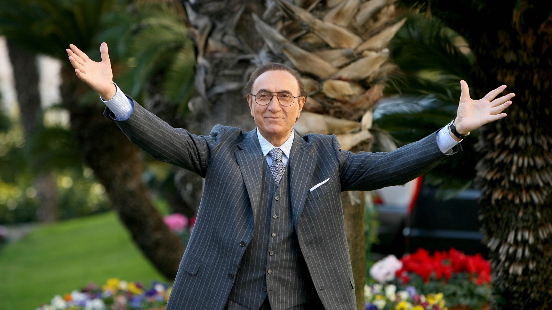 Con Pippo Baudo se ne va il presentatore in cravatta: finisce una generazione di uomini che la indossava sempre