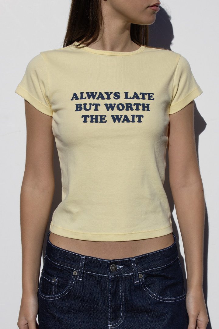 La t–shirt Subdued