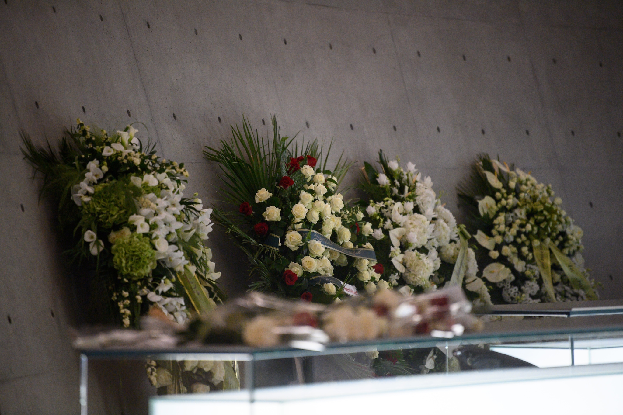 I fiori bianchi tra i corridoi