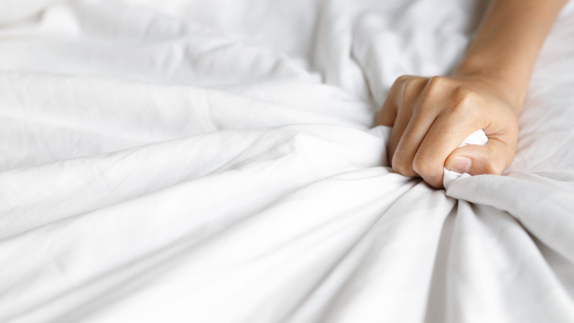 Spit play, la fantasia sessuale di chi si eccita sputando e sfidando i tabù sociali