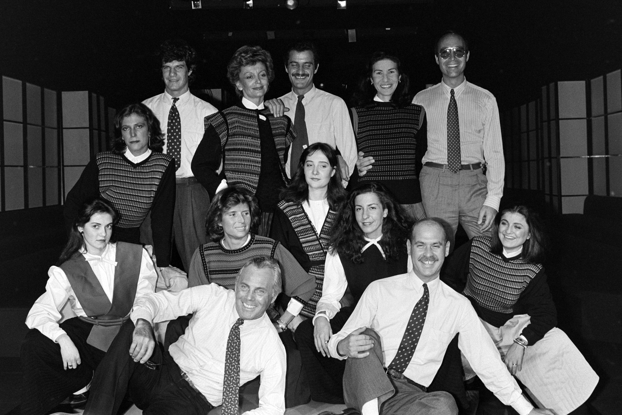 Giorgio Armani con lo staff nel 1981