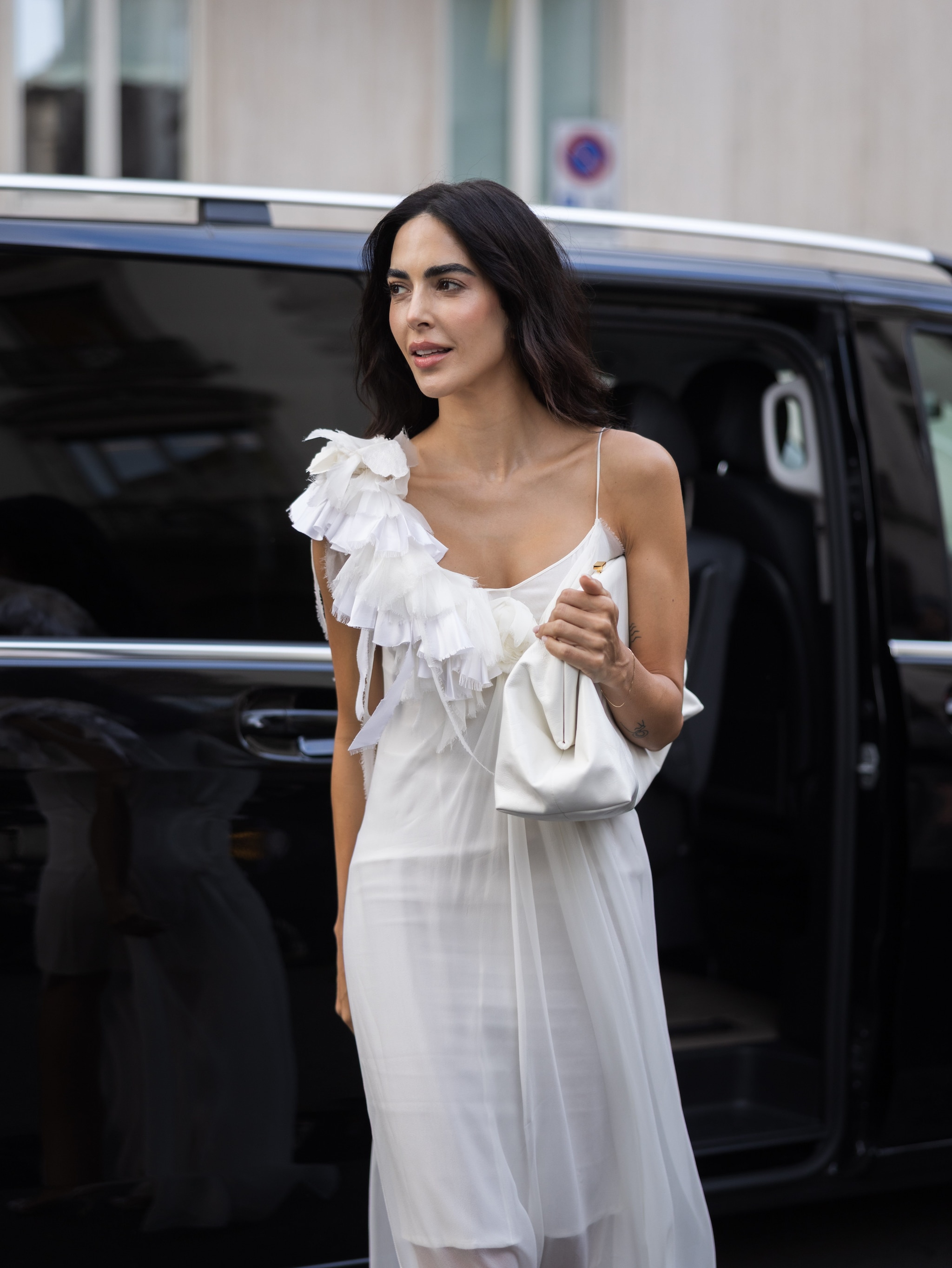 Rocìo Munoz Morales in total white