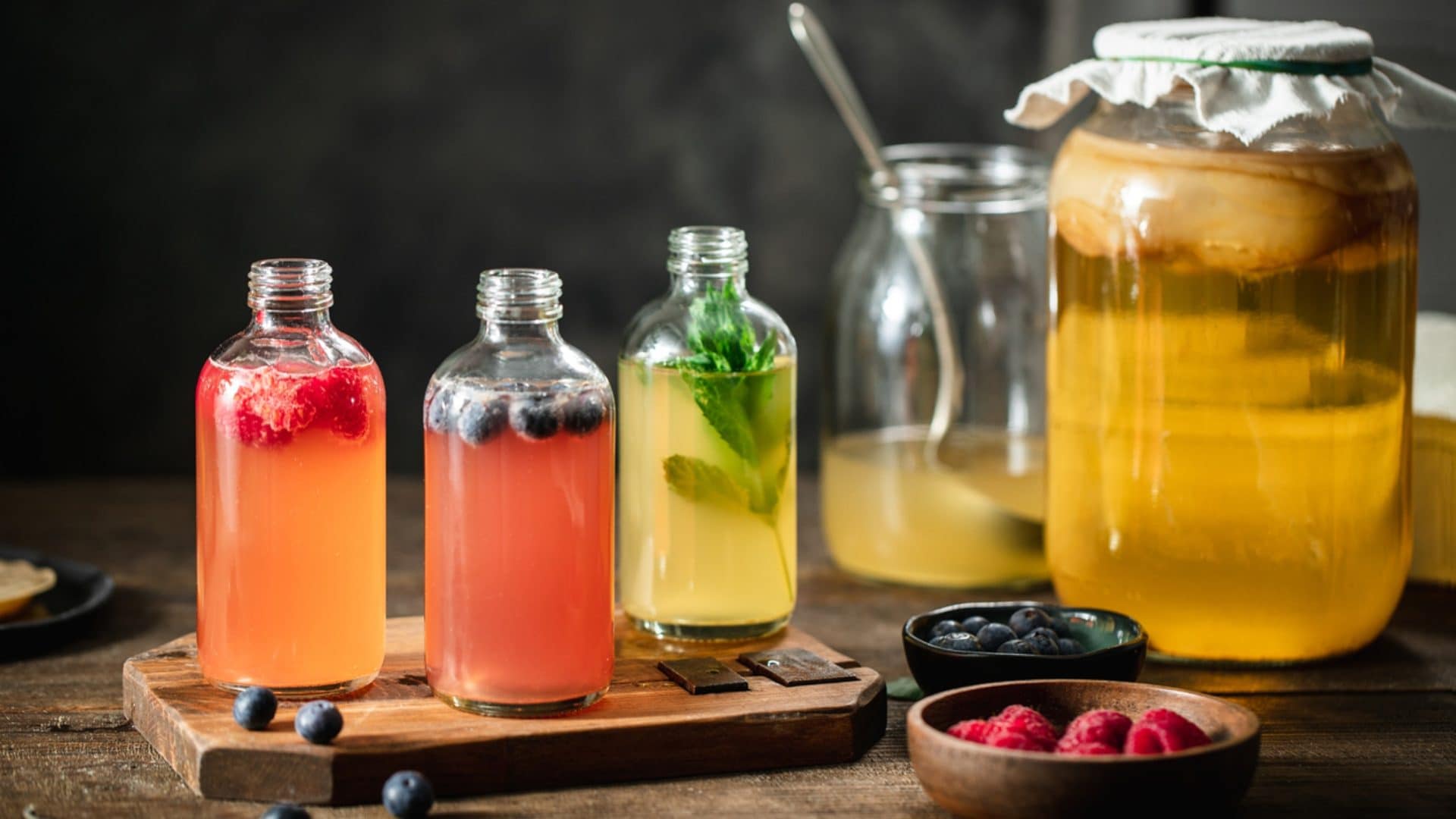 Che cos'è il Kombucha, l'alternativa alle bevande zuccherate e gassate: benefici e controindicazioni