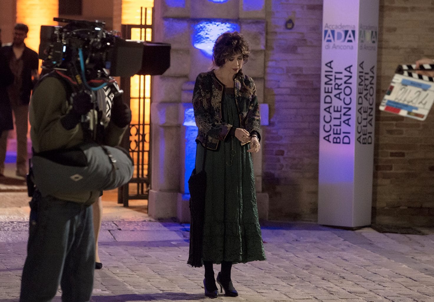 L’attrice Veronica Pivetti sul set di Ancona