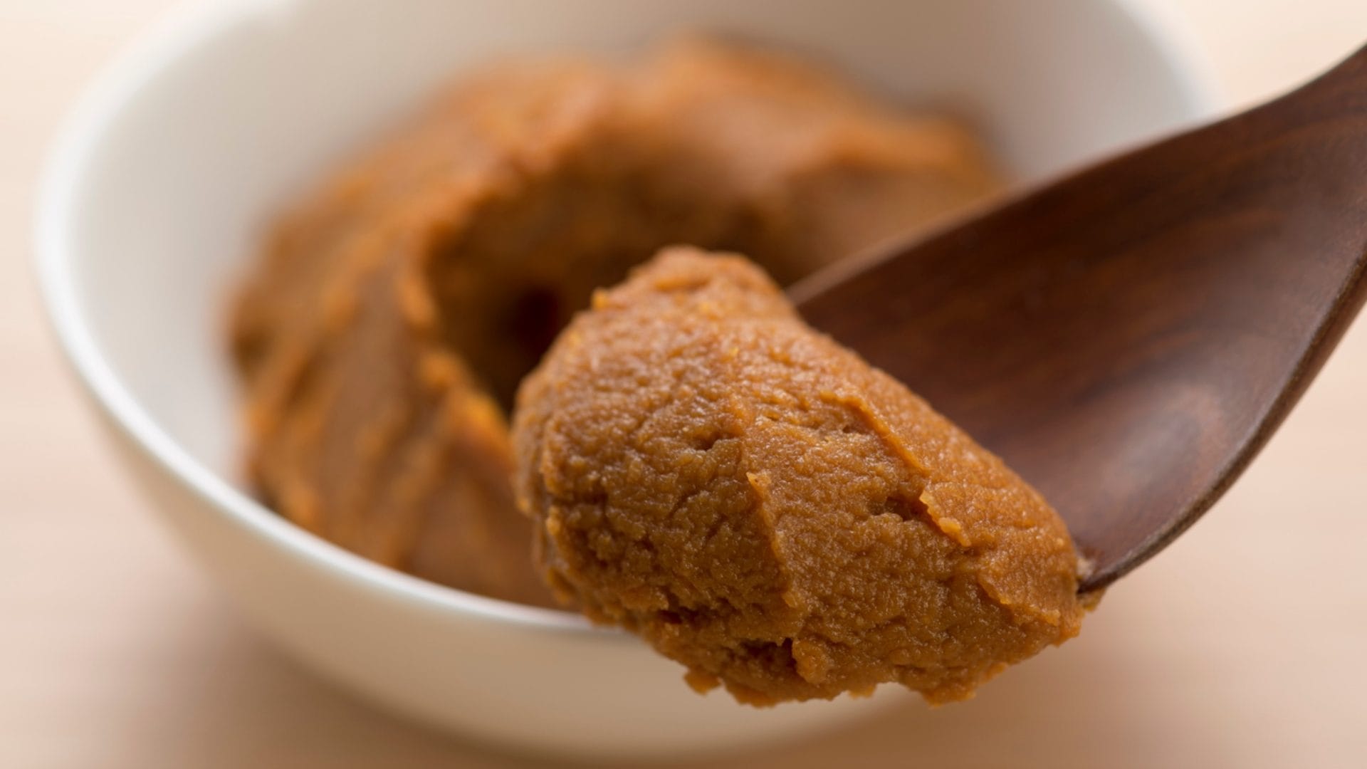 Che cos'è il Miso, l'ingrediente simbolo del Giappone che aiuta ad equilibrare il tuo intestino