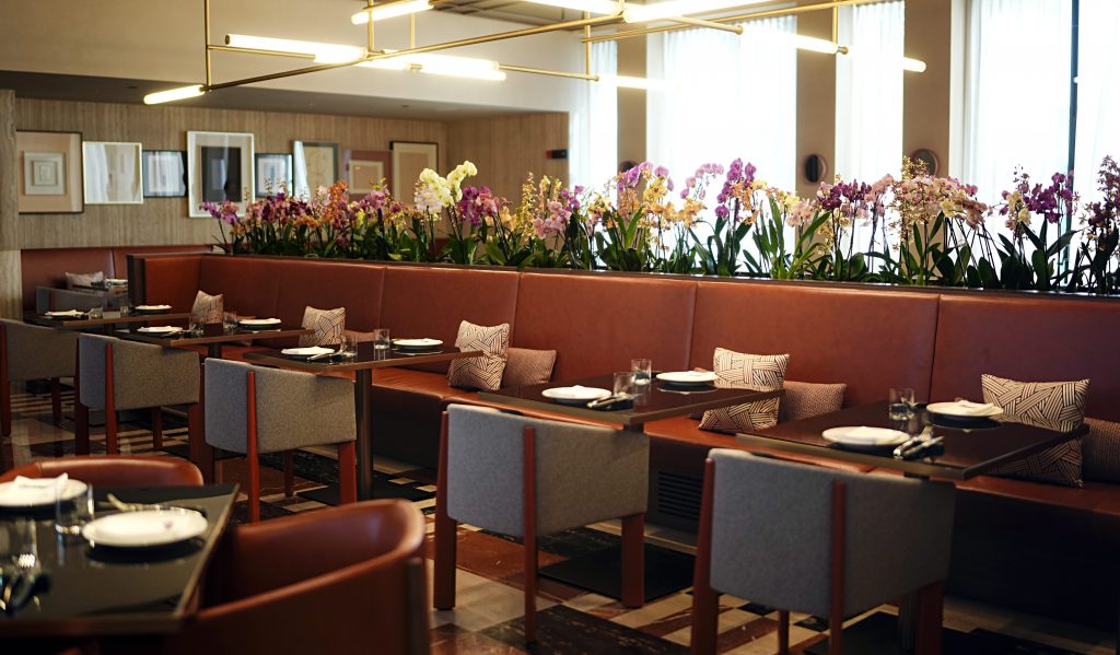 Salt Bae apre a Milano: dove si trova e quanto costa mangiare nel suo