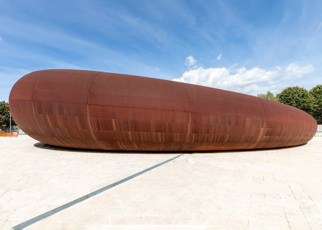 Anish Kapoor, Monte Sant’Angelo Station. Naples, Italy. Photograph by Amedeo Benestante