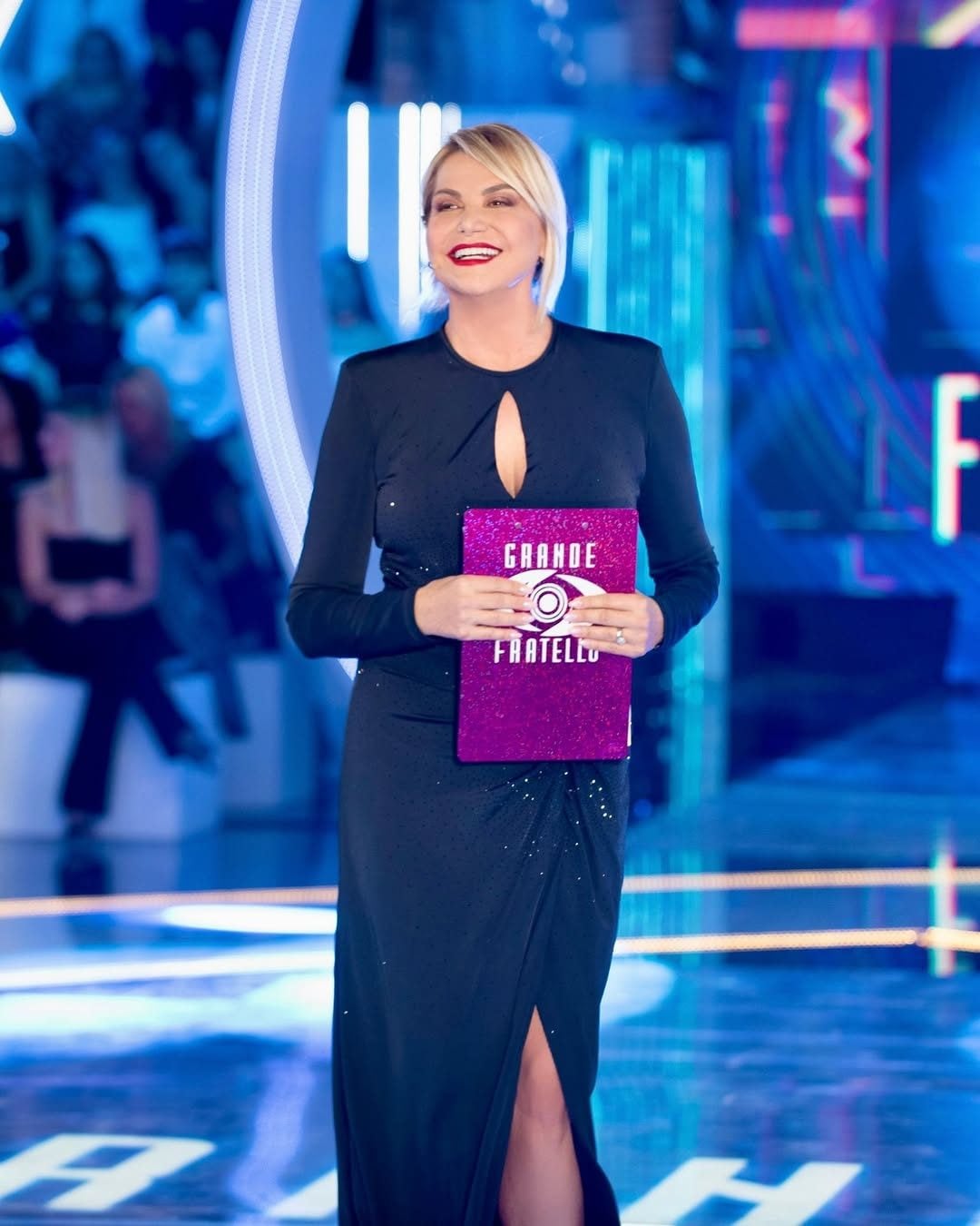 Simona Ventura in Giorgio Armani