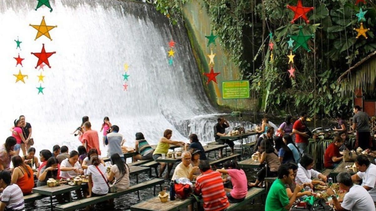 The Labassin Waterfall Restaurant, Filippine
