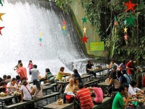 The-Labassin-Waterfall-Restaurant-Filippine-1-300x225.jpg