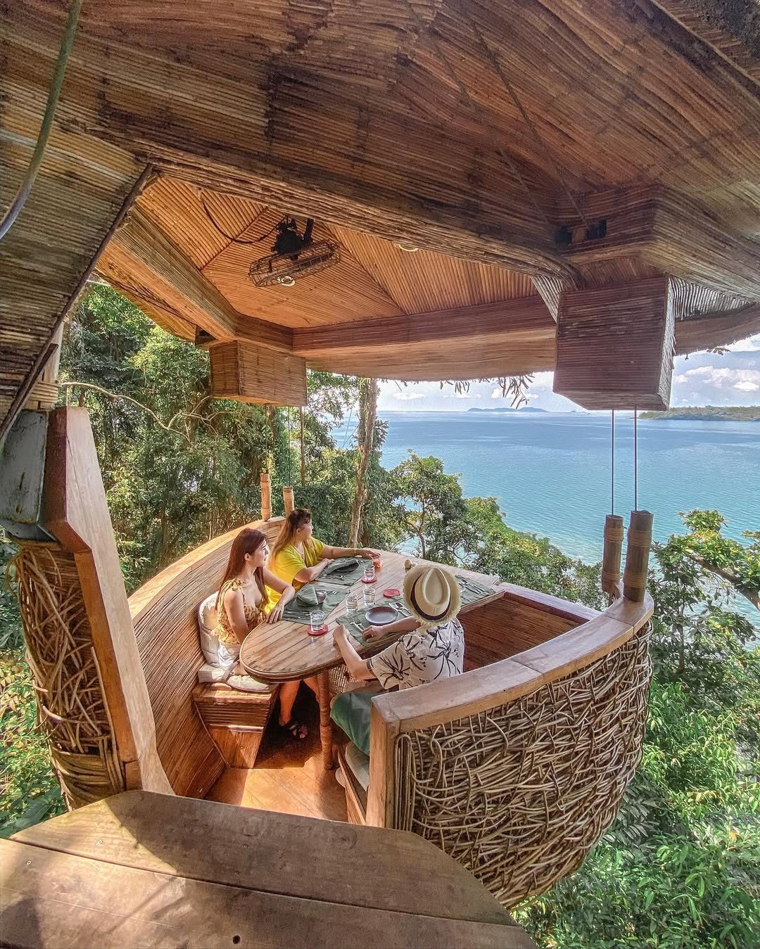 Tree pod dining, Thailandia