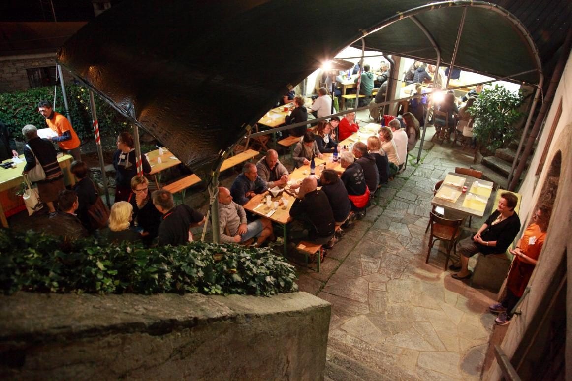 Una tavolata alla Sagra dei crotti di Chiavenna