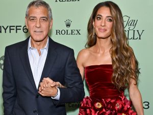 amal-clooney-abito-fiori-rossi-prezzo-300x225.jpg