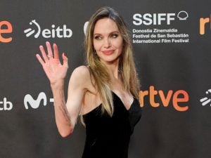 angelina-jolie-300x225.jpg