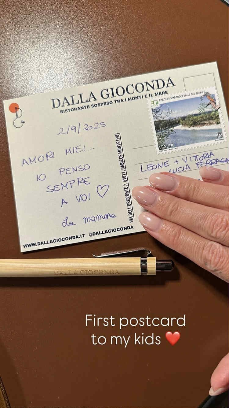 La dolce cartolina inviata da Chiara Ferragni