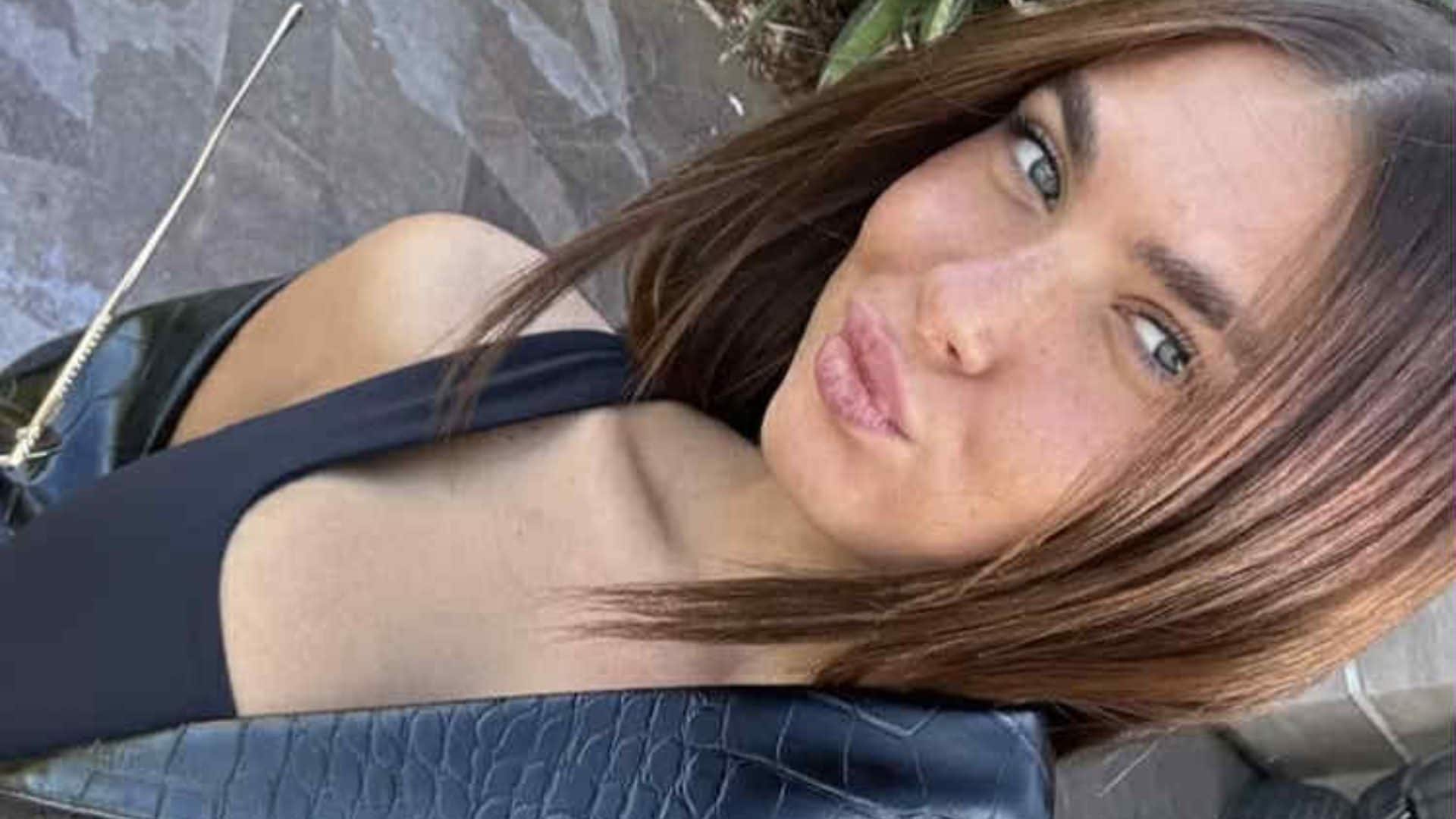 Chanel Totti si prepara a Pechino Express in nero con la giacca di coccodrillo