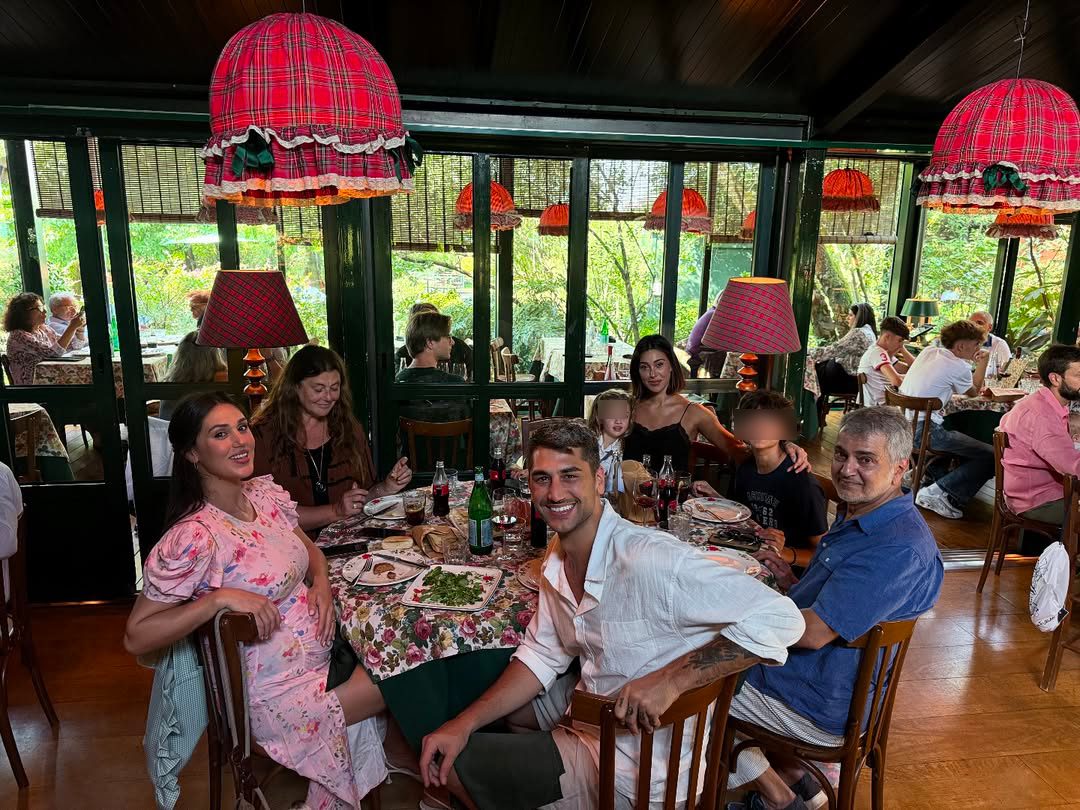 La tavolata di famiglia per il compleanno di Belén Rodriguez