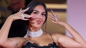 Georgina Rodriguez con l'anello di fidanzamento da 5 milioni