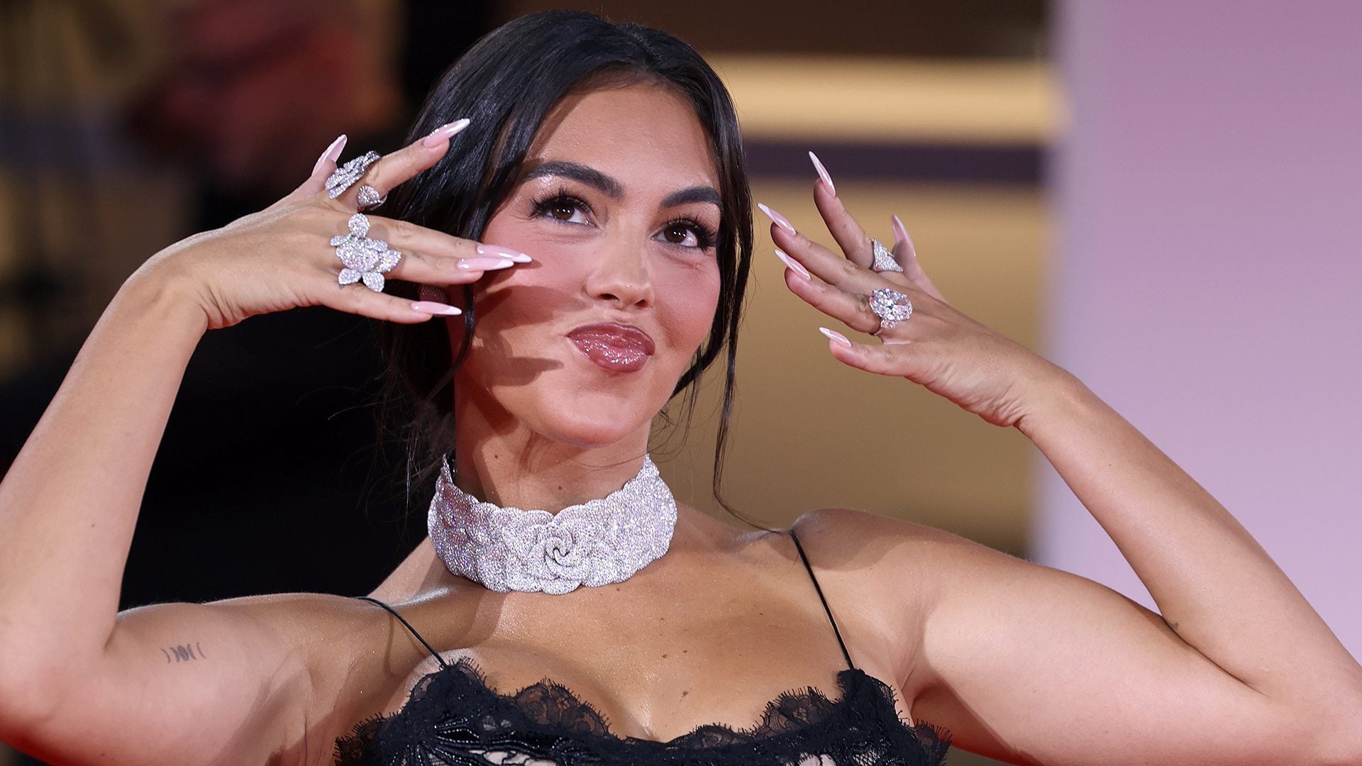Georgina Rodriguez a Venezia, prima volta in pubblico con l'anello di fidanzamento da 5 milioni