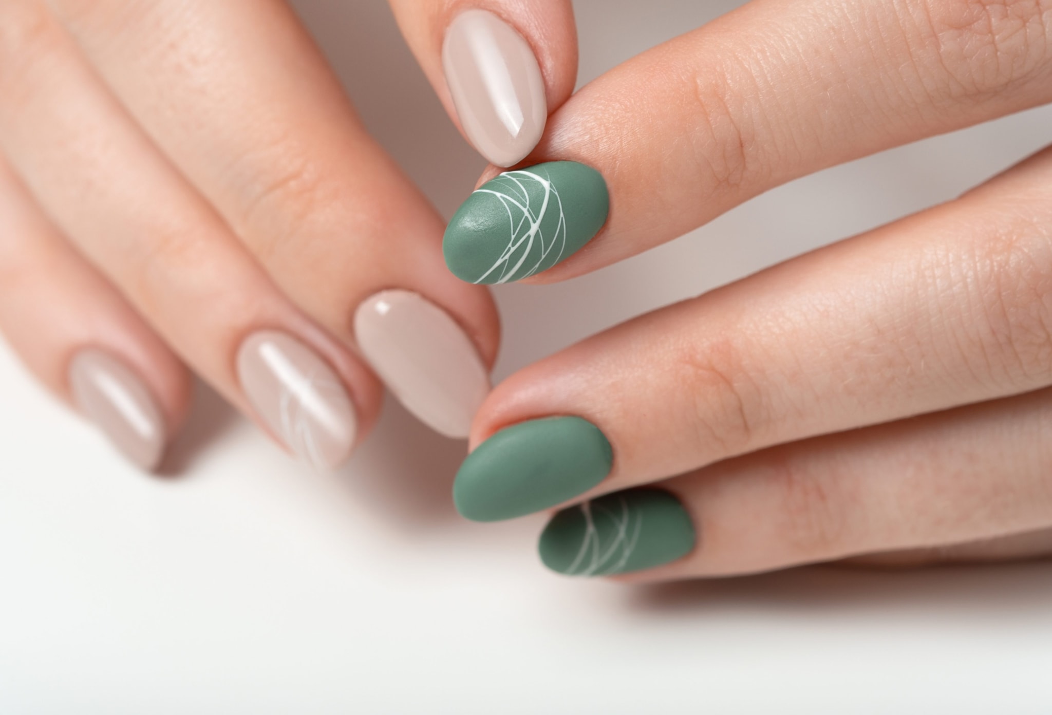 Manicure a contrasto