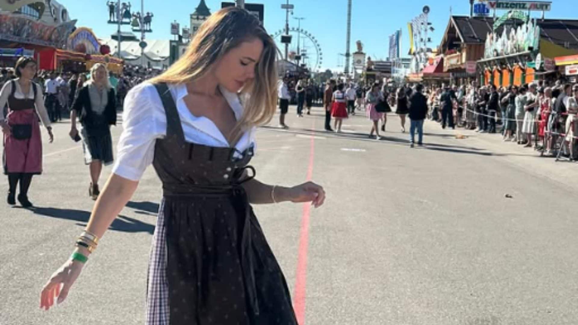 Ilary Blasi torna all'Oktoberfest con Bastian Muller: si gode la festa in abiti tradizionali