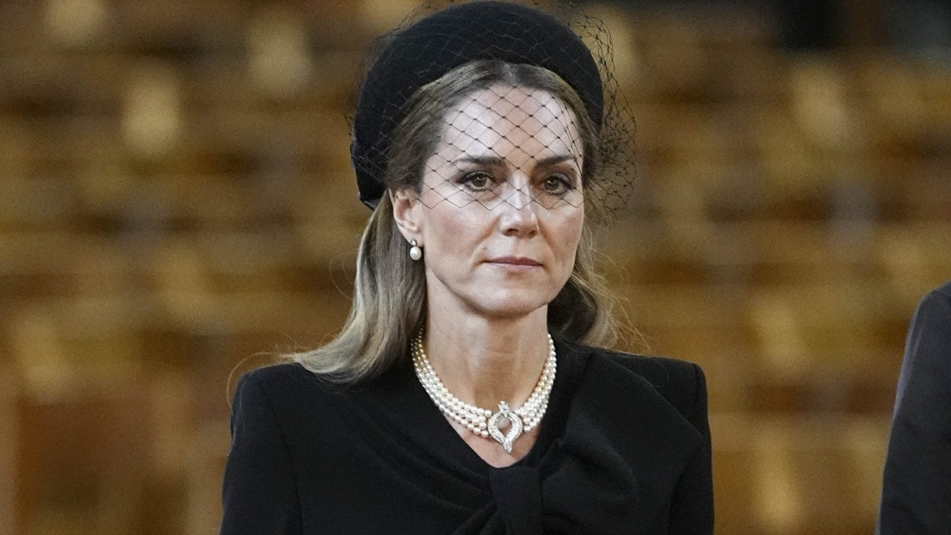 Perché Kate Middleton ha indossato la collana di perle ai funerali della Duchessa del Kent