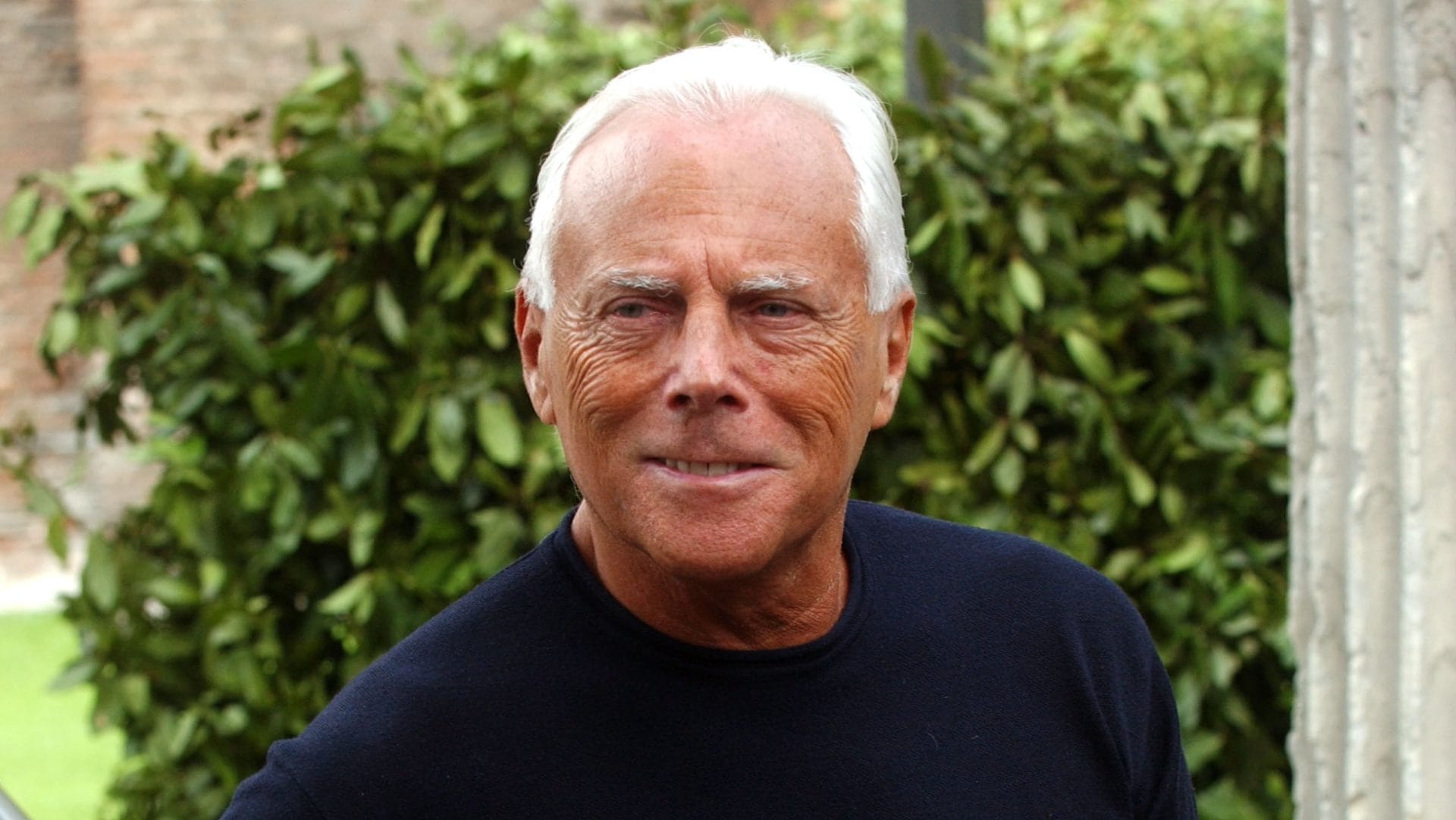 Cosa sappiamo su Luigi Chiapparini, lo sconosciuto presente alla consegna del testamento di Giorgio Armani