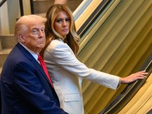 melania-trump-look-tailleur-300x225.jpg