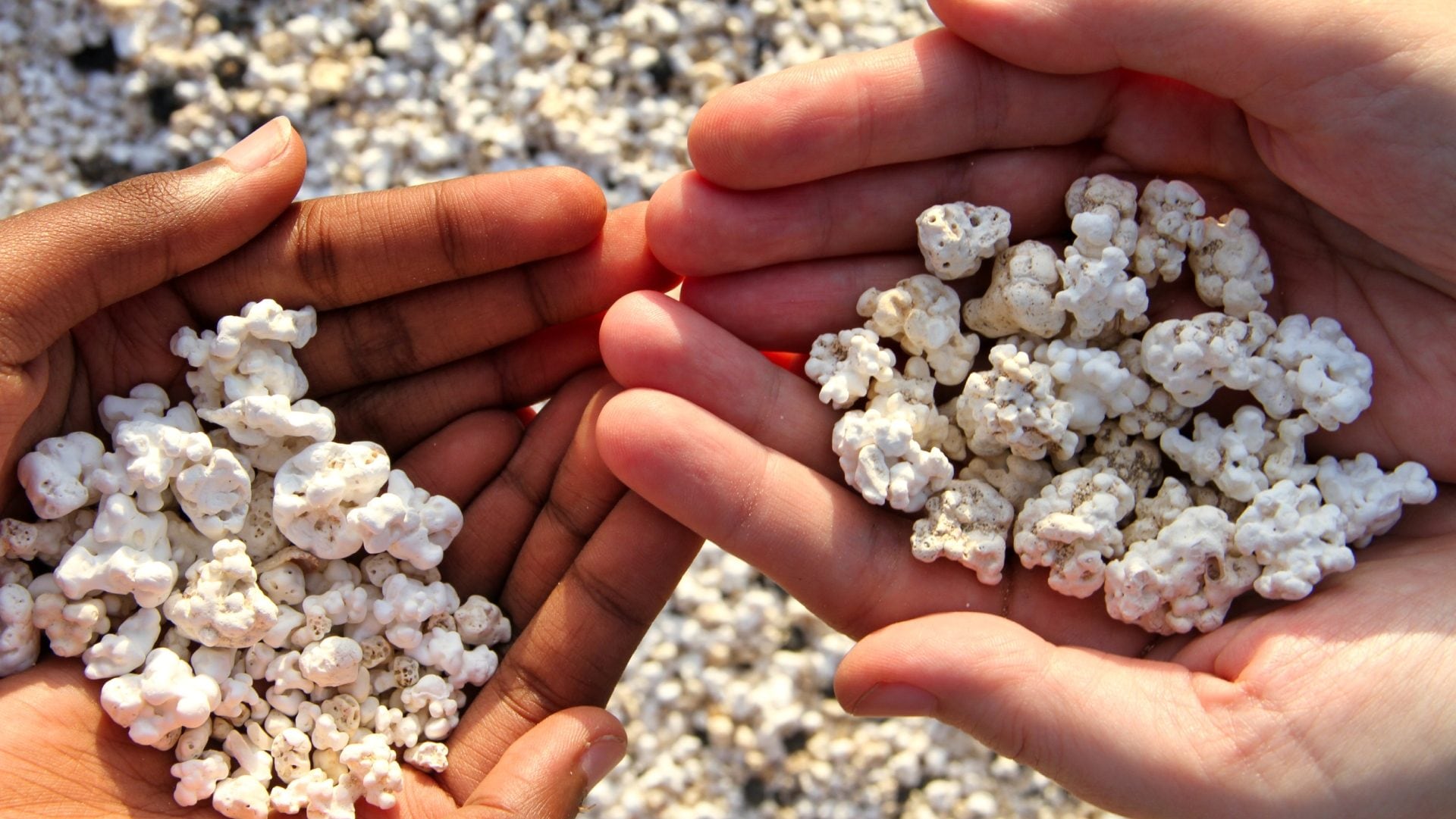 Dove si trova la spiaggia con la sabbia che sembra essere fatta di pop-corn