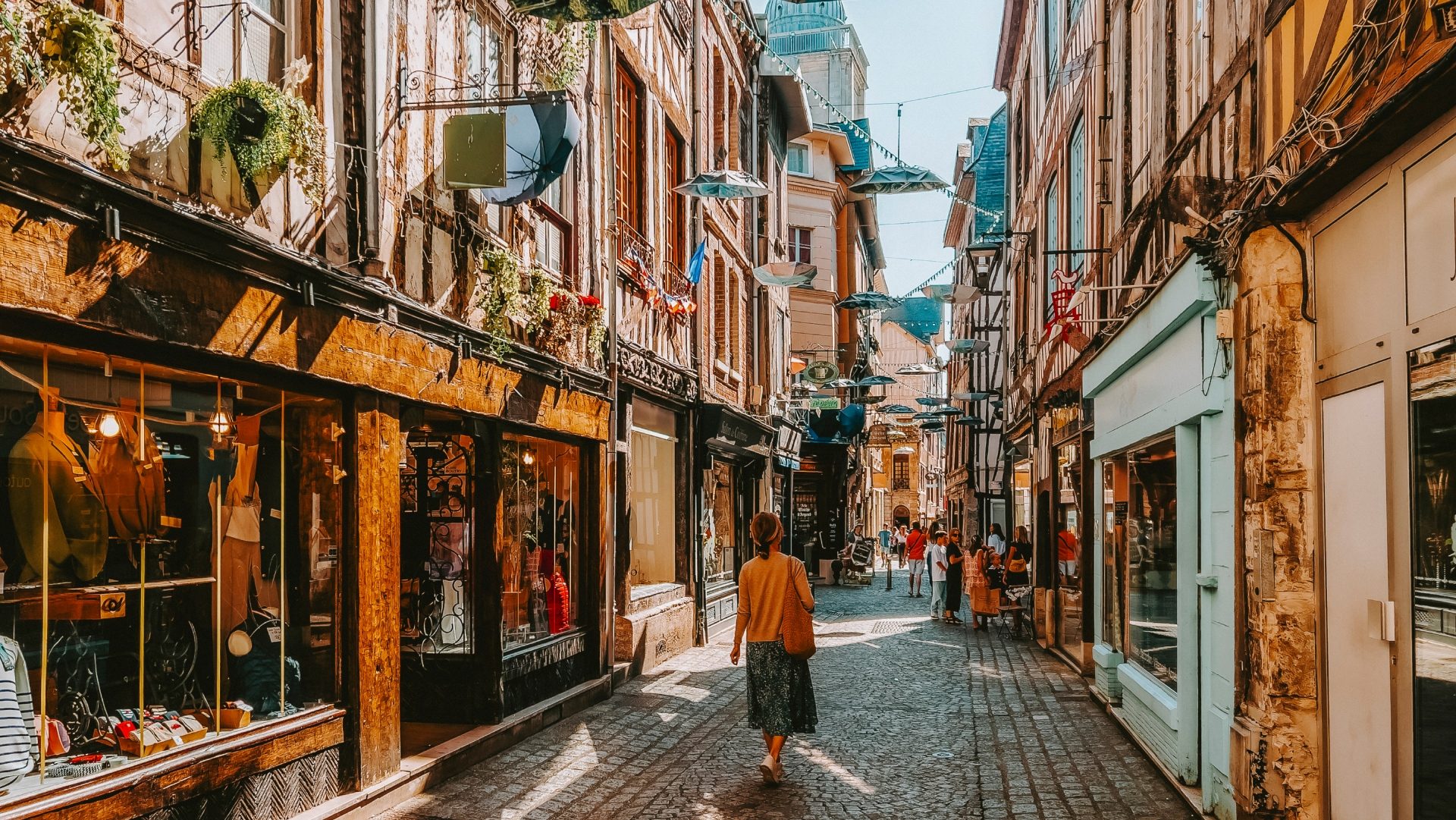 Qual è la piccola cittadina francese che viene considerata l'alternativa economica a Parigi