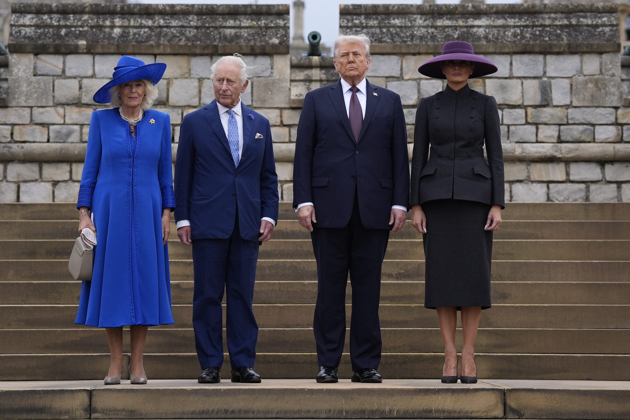 Cosa ha regalato Donald Trump alla regina Camilla e quanto costa il prezioso dono simbolico