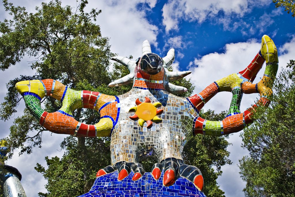 Una statua del Giardino dei tarocchi