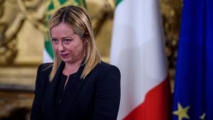 Perché Giorgia Meloni indossò un tailleur di Armani per il giuramento