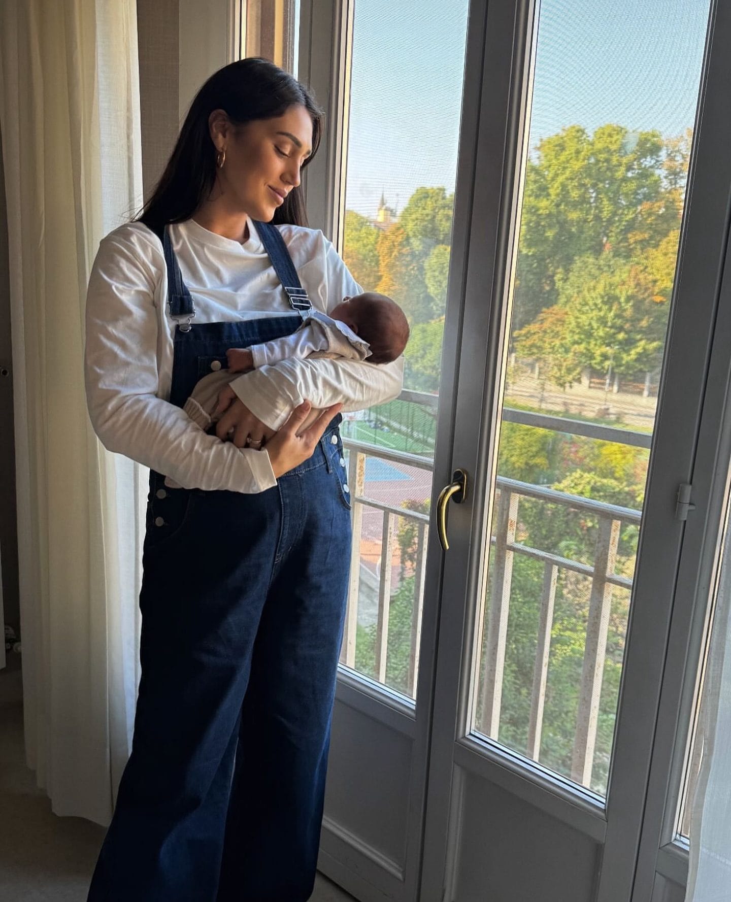 Il look da neomamma di Cecilia Rodriguez