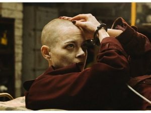 Bugonia-Emma-Stone-in-una-scena-del-film-300x225.jpg