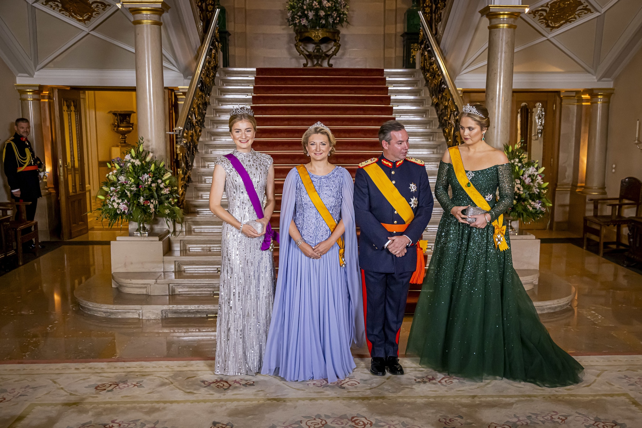 da sinistra: principessa Elisabetta del Belgio, granduca e granduchessa del Lussemburgo, principessa Amalia dei Paesi Bassi
