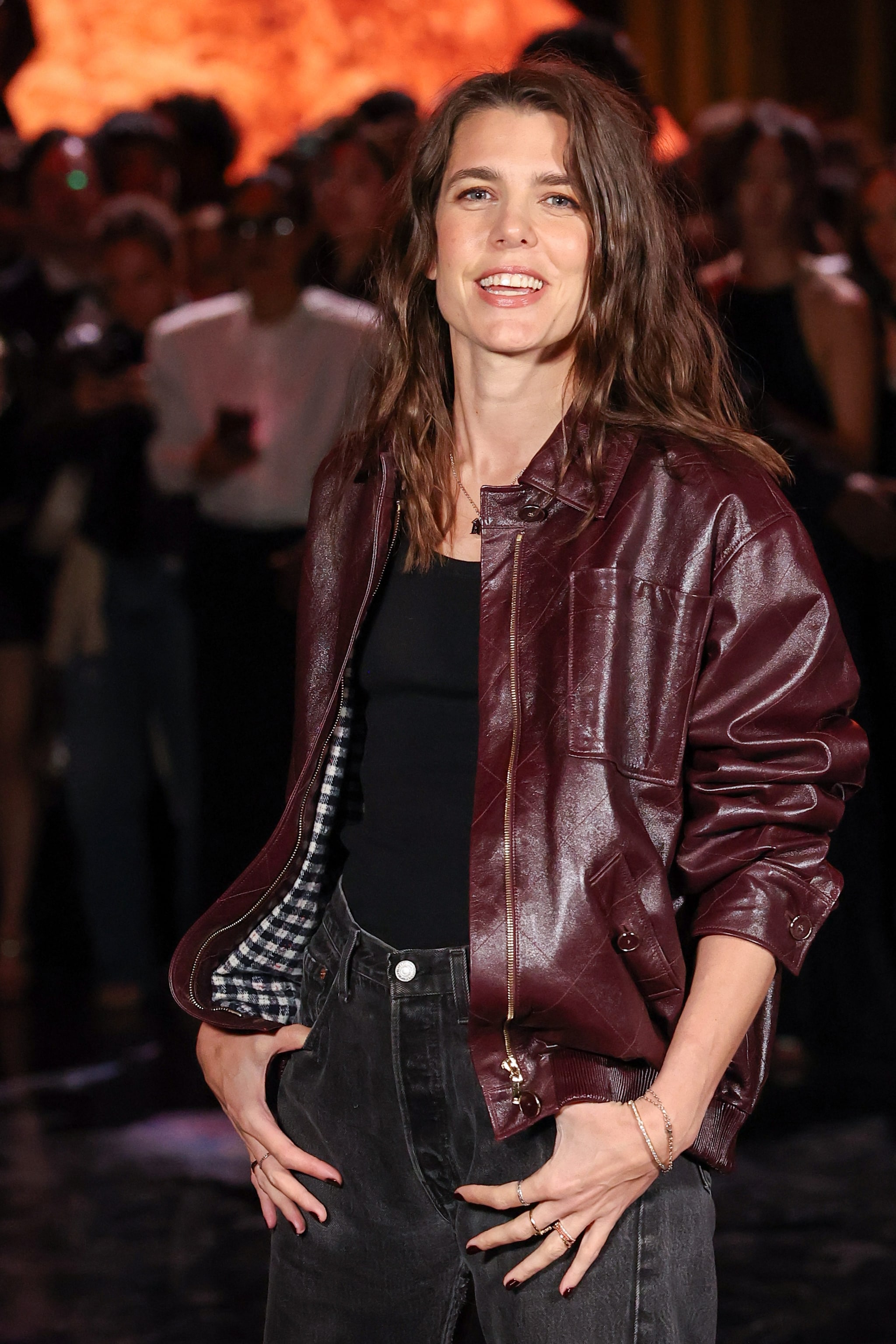 Charlotte Casiraghi con la giacca di pelle e i jeans