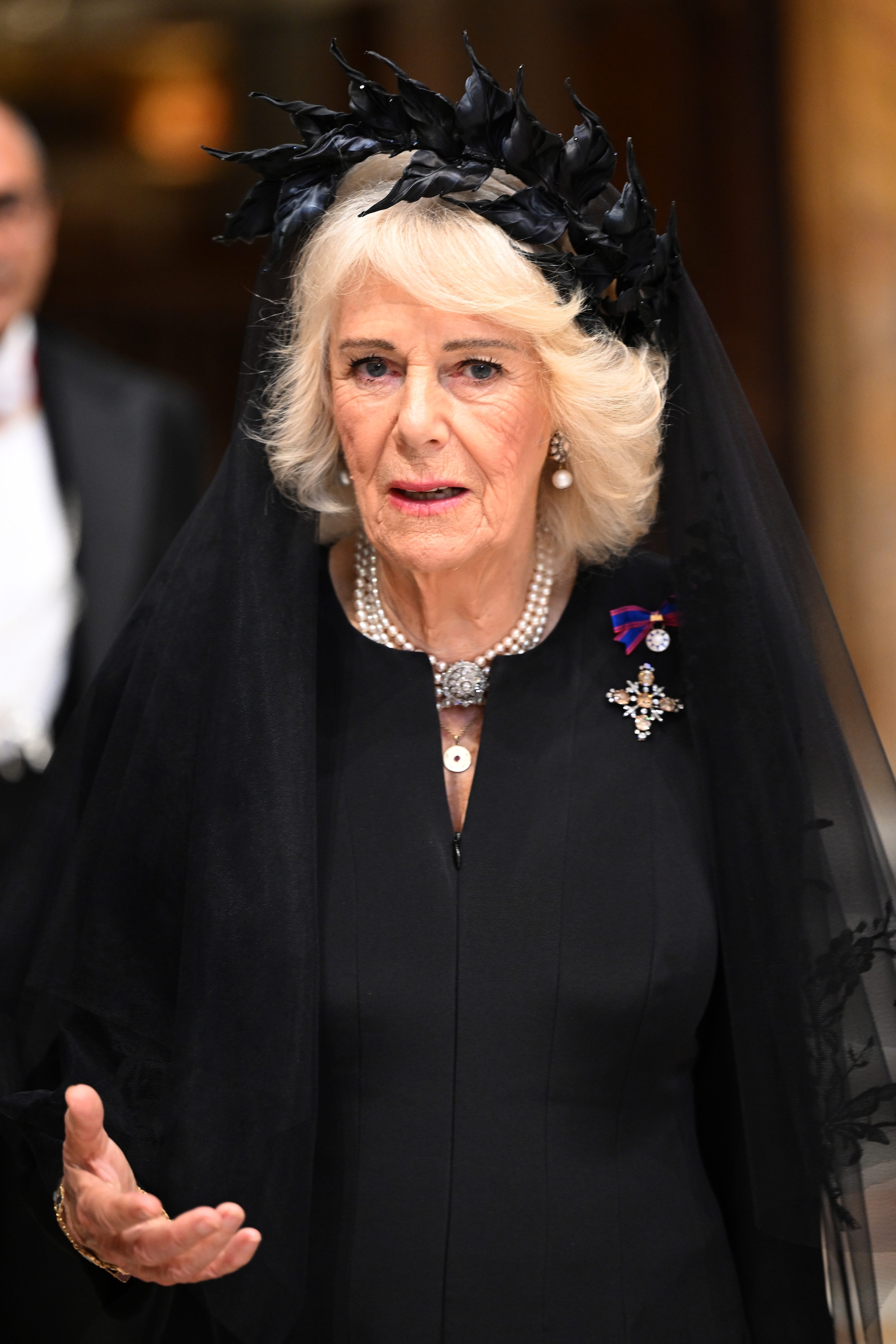 Camilla con i gioielli reali