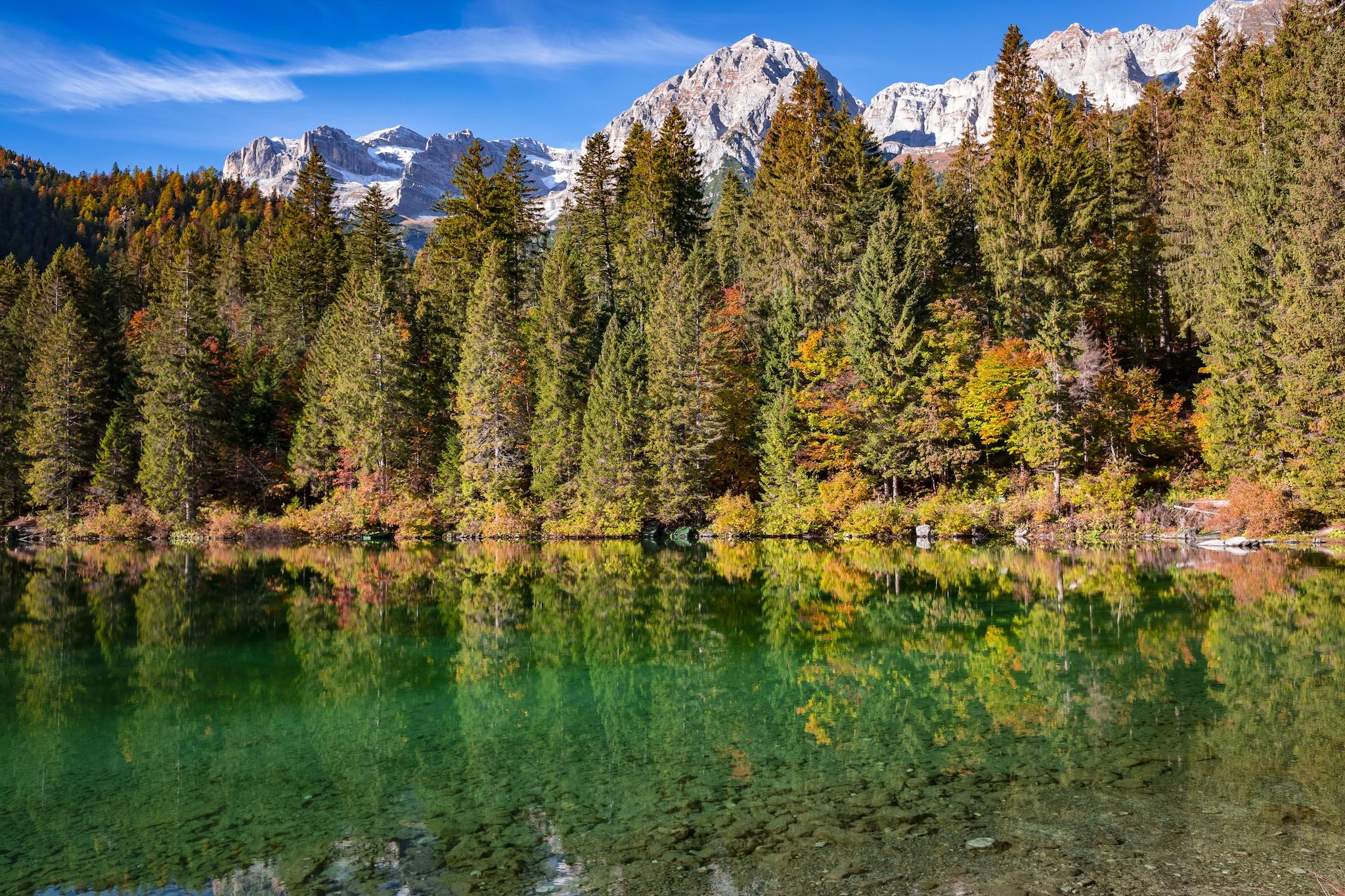 Il lago di Tovel in autunno