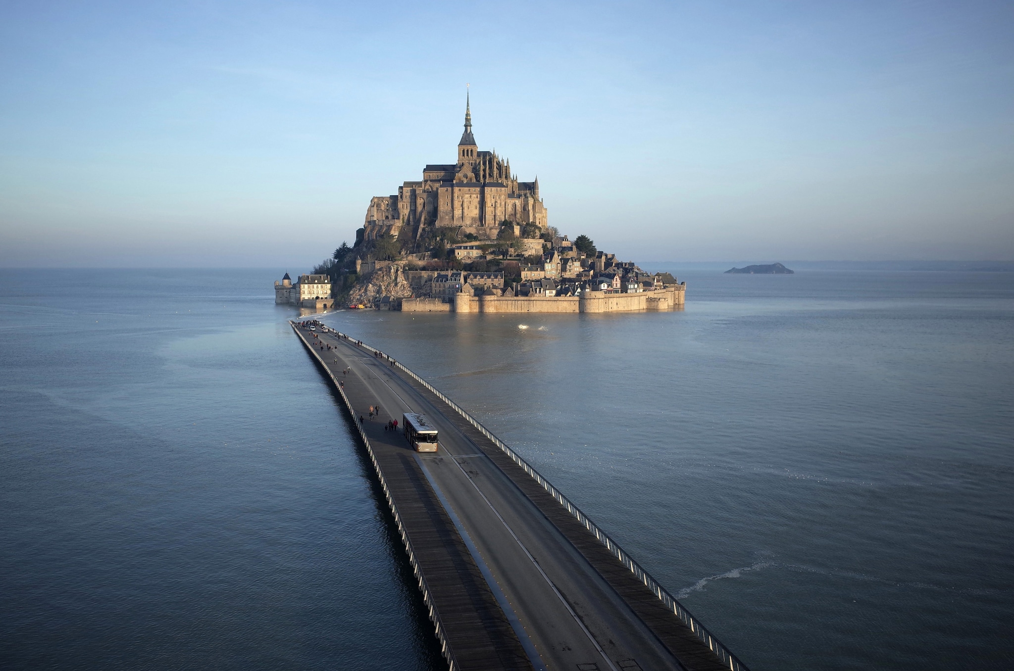 Le Mont–Saint–Michel con alta marea