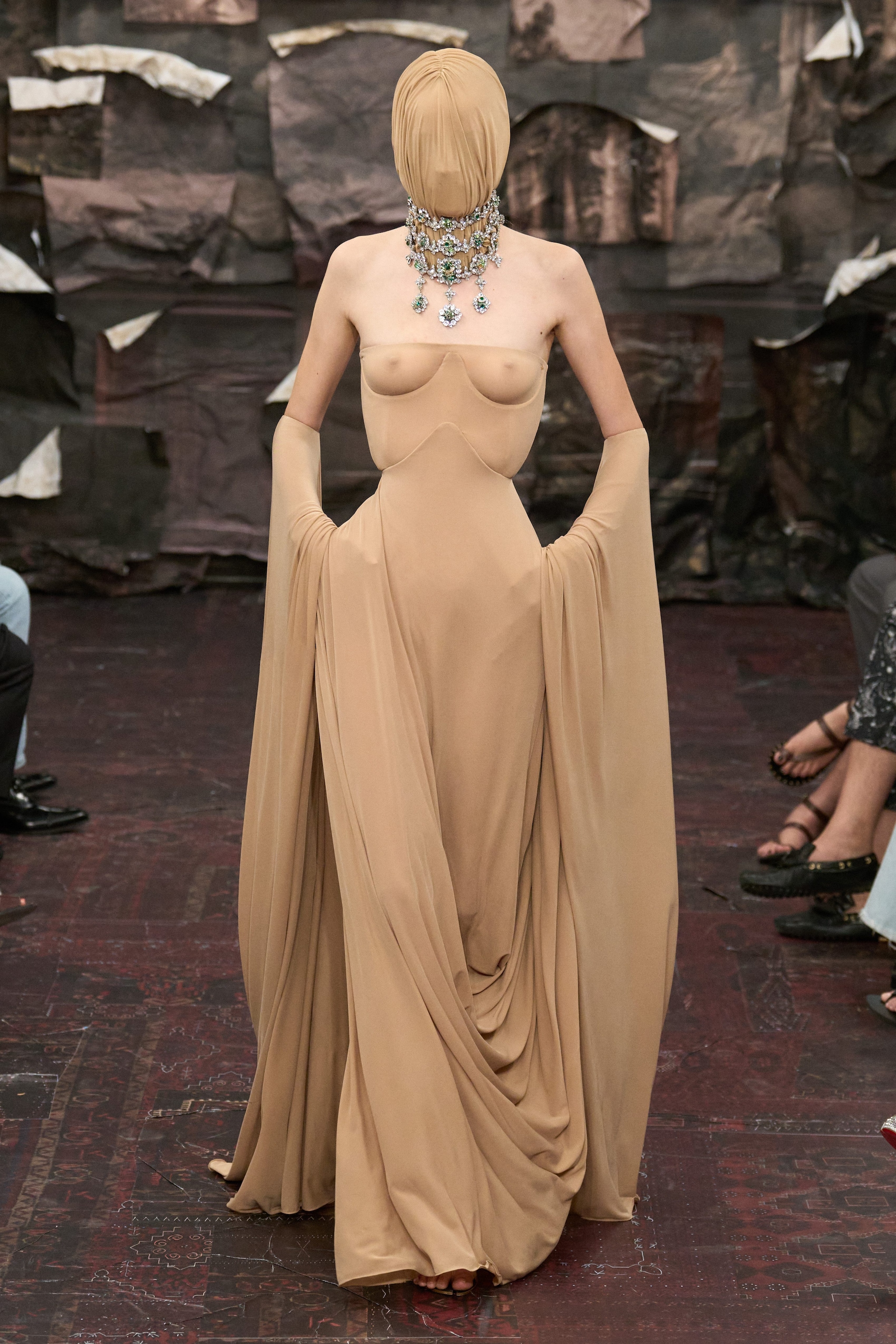 Il look della collezione Artisanal 2025 di Maison Margiela by Glenn Martens