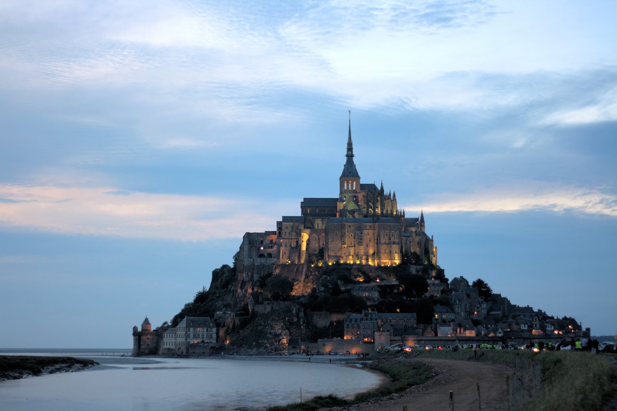 Le Mont–Saint–Michel con l’alta marea