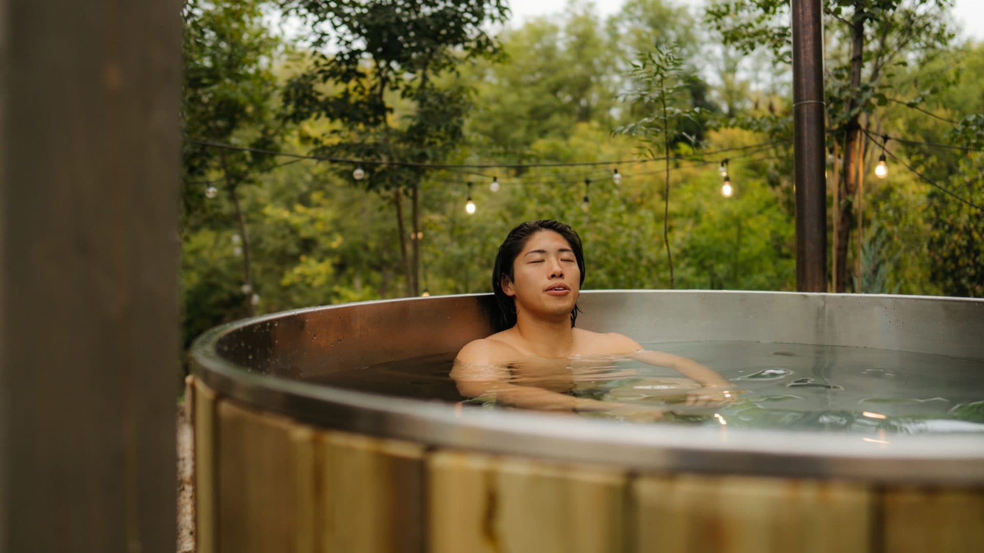 Cosa sono gli onsen, le sorgenti termali giapponesi dove bisogna essere nudi per entrare