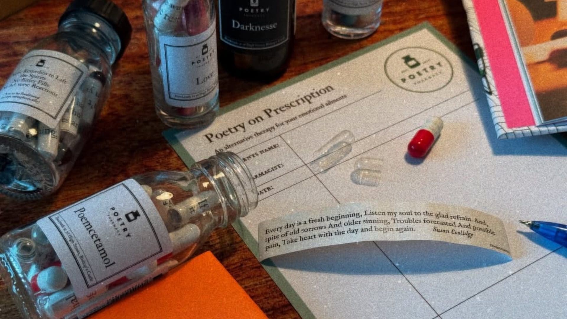 Dove si trova la libreria-farmacia che prescrive pillole di poesia per cuori spezzati, stress e tristezza
