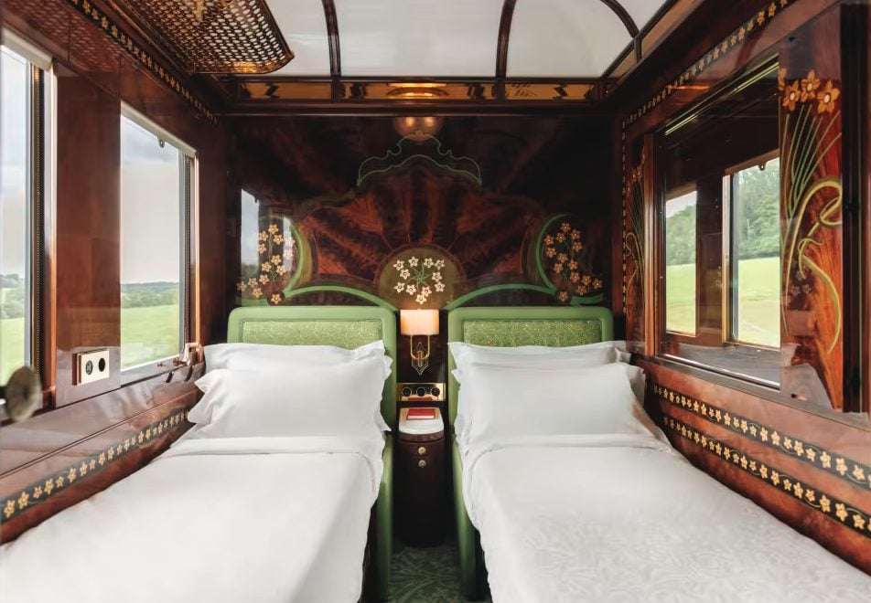 Il nuovo Orient Express da Parigi alla Costiera Amalfitana: quando parte e quanto costa il viaggio da sogno