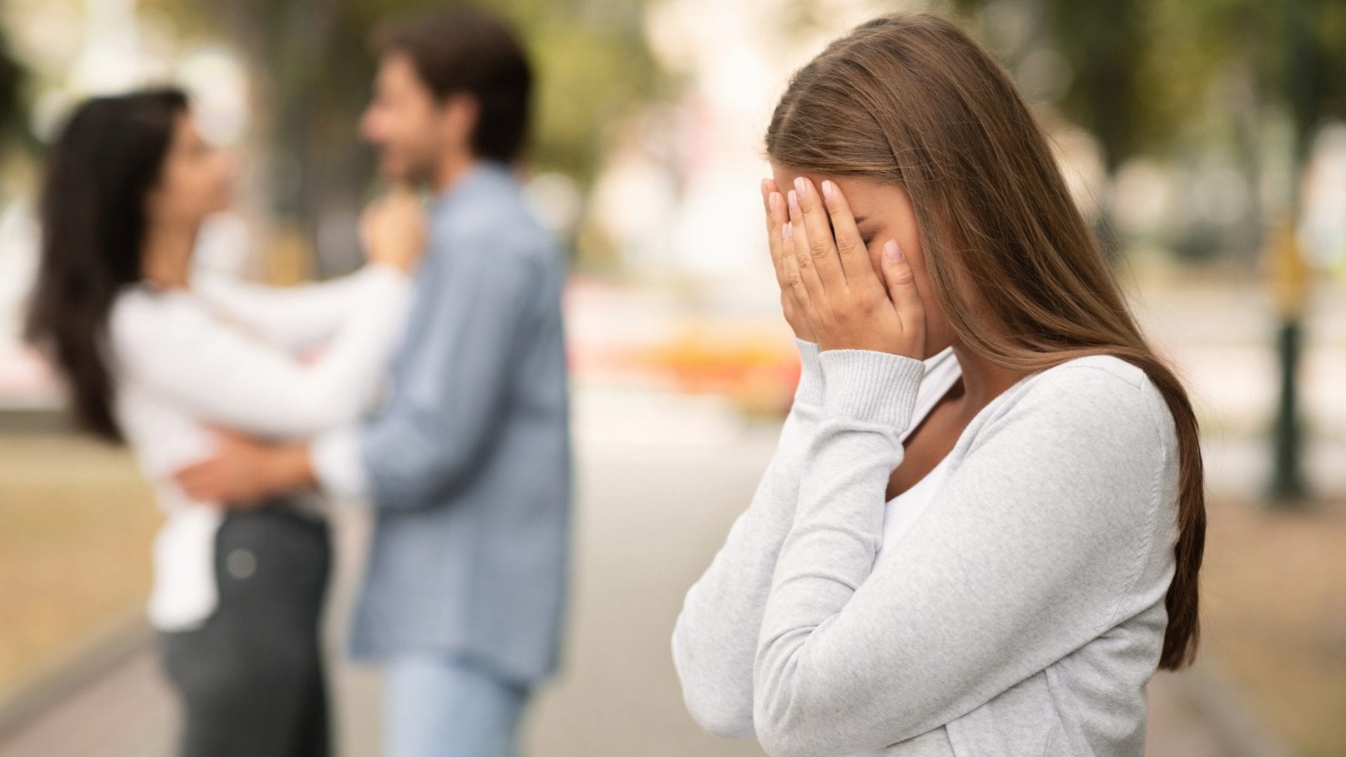 Si può superare un tradimento? La psicologa: "Riconoscere il dolore permette di elaborarlo in modo costruttivo"