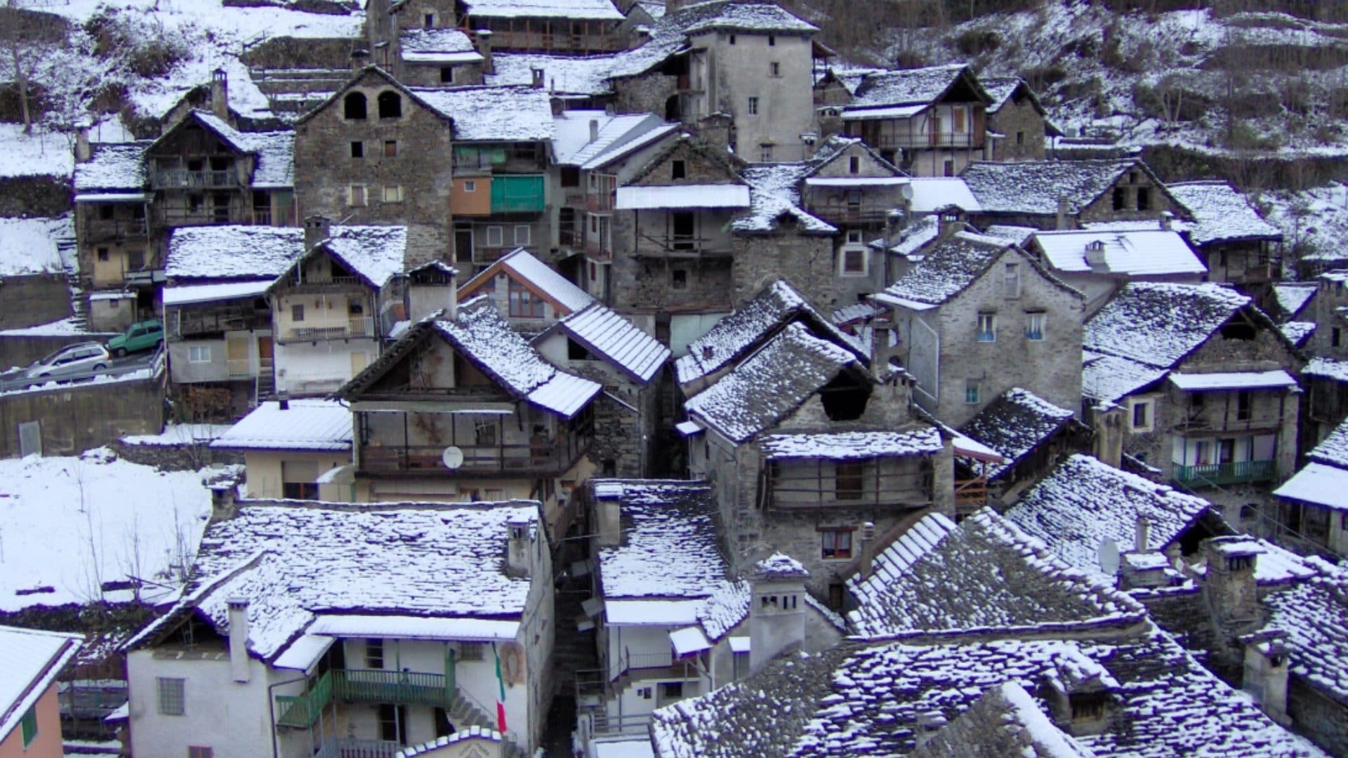 Il borgo più buio d'Italia, con tre mesi di oscurità e uno specchio solare per catturare la luce