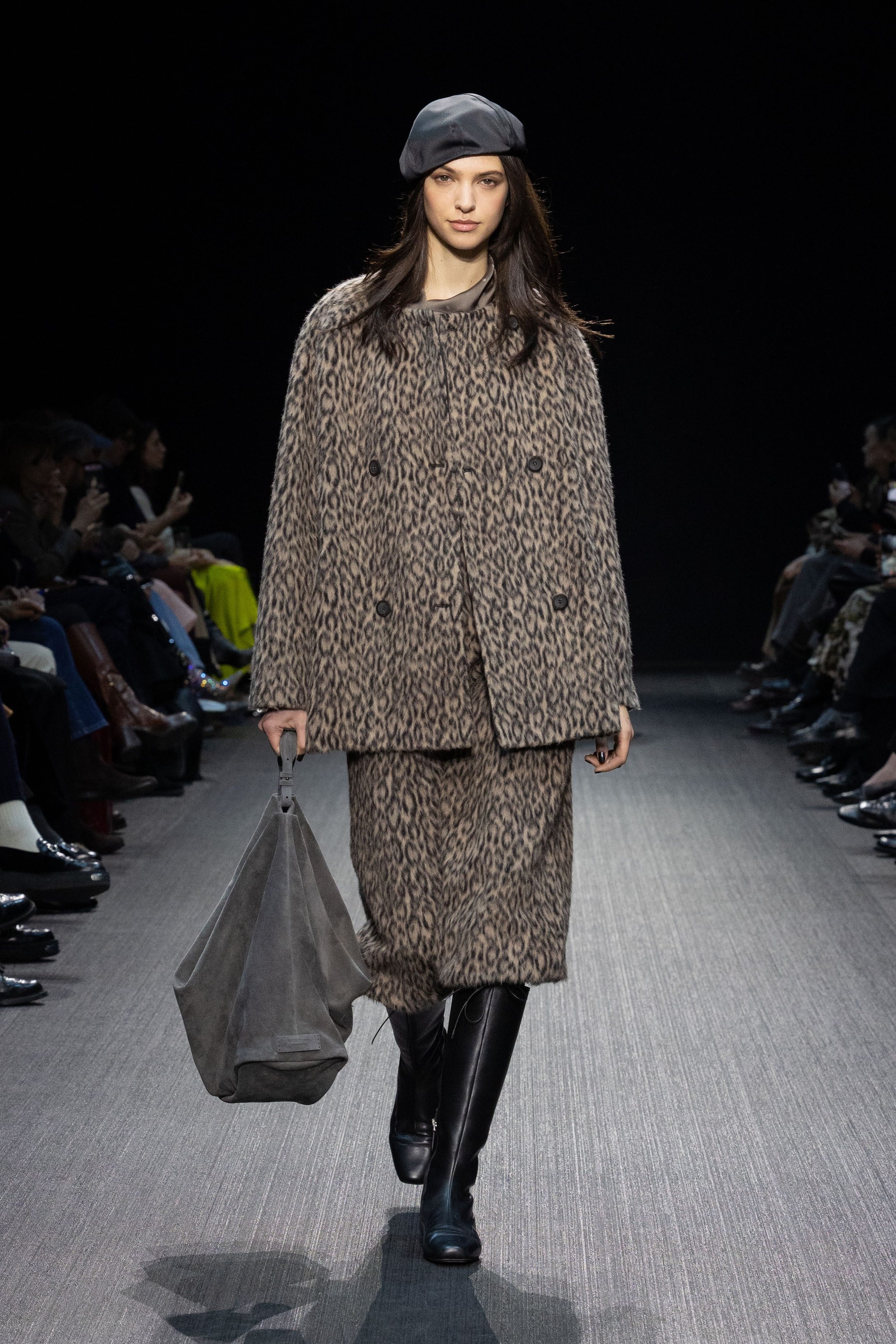 Cappotto corto animalier di Emporio Armani