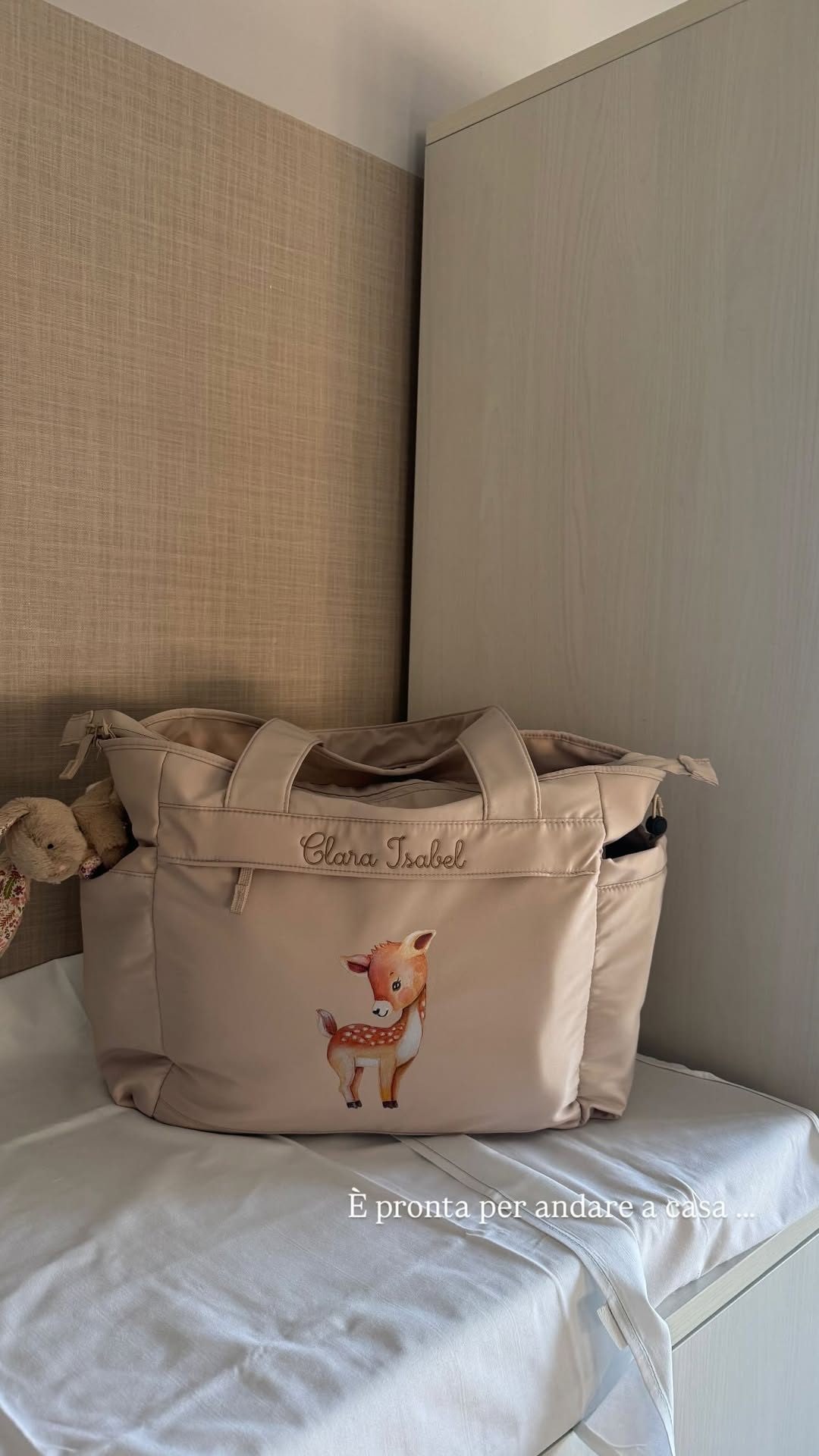 La borsa di Clara Isabel per il ritorno a casa