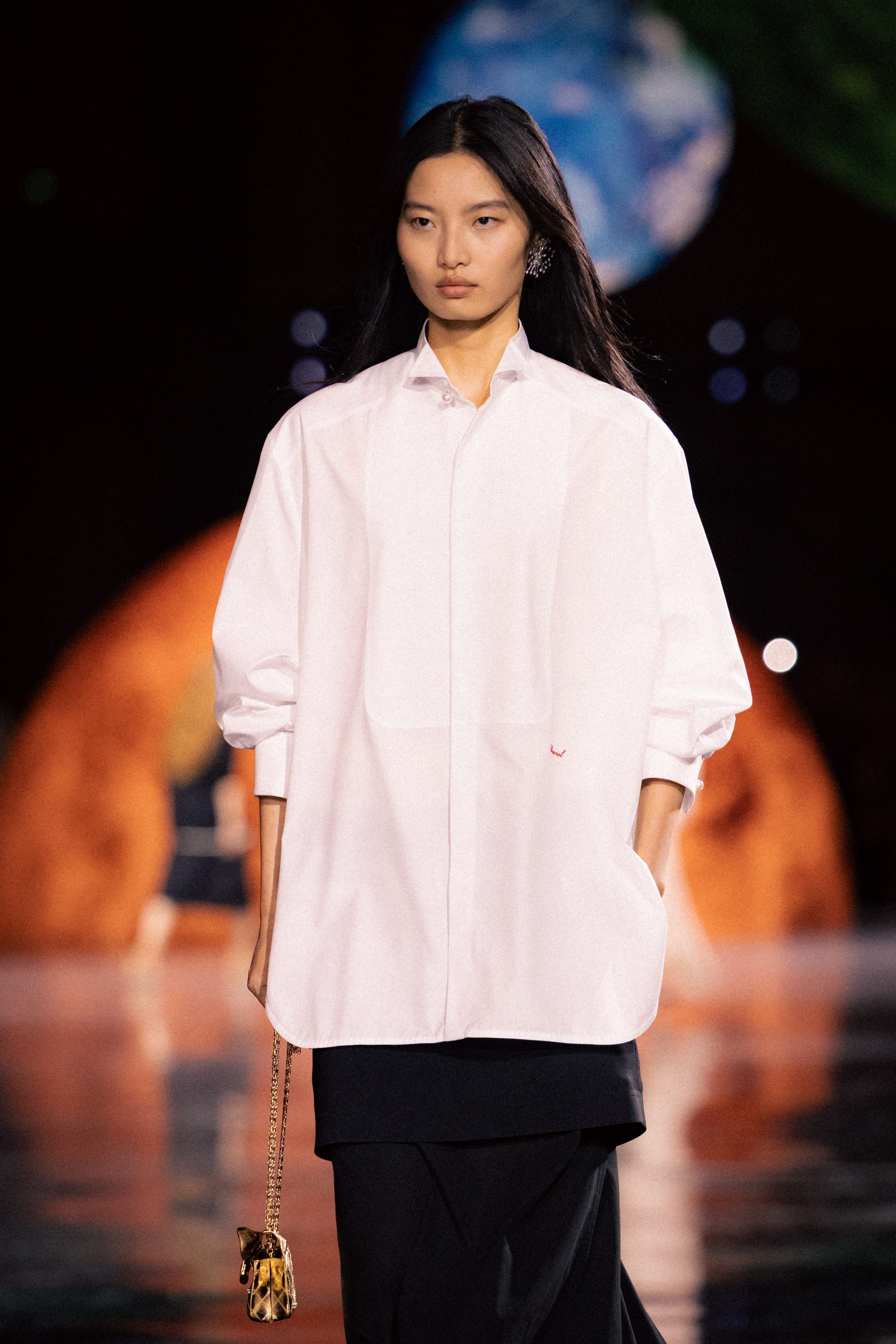 Le camicie maschili sulla passerella Primavera/Estate 2026 di Chanel